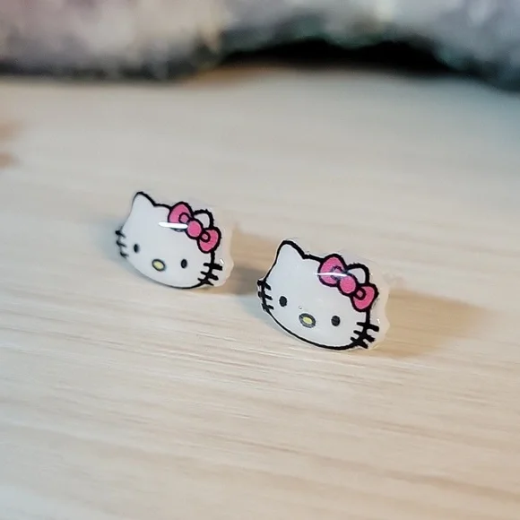 Hello Kitty Stud Earrings, metal free - Picture 2 of 6
